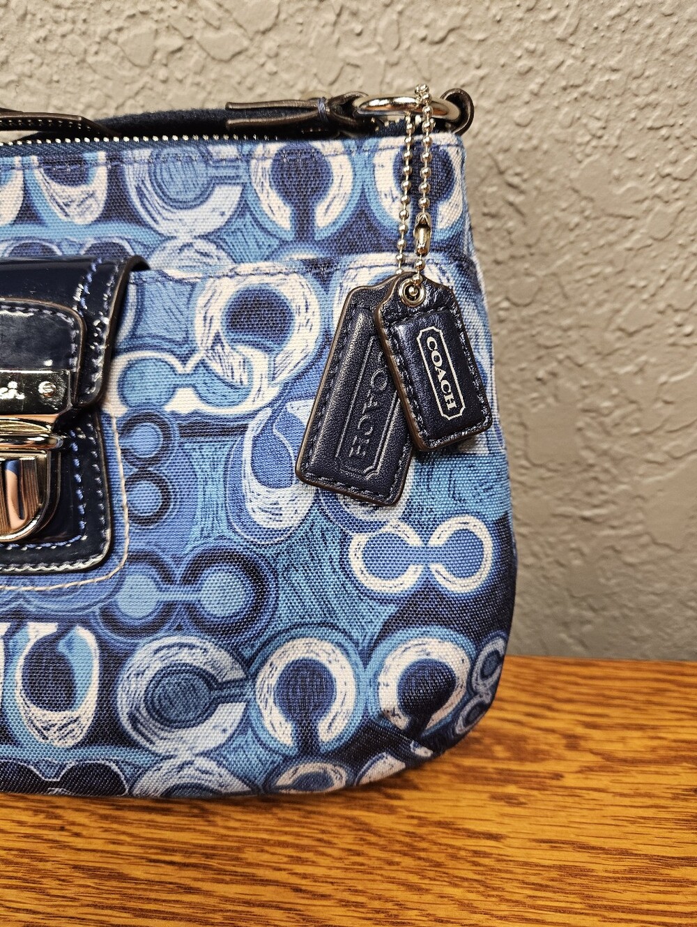 Coach Poppy Denim Print Swing Pack - Picture 2 of 15